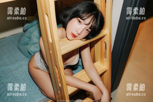 Kang Inkyung 看到Kang Inkyung的Fantrie9月2号,图片中那微妙的停顿,确实让我想多想几招。